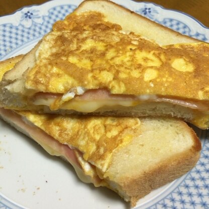 食パンはカリッ！中からチーズがとろ〜り！！
簡単なのに美味しくできました(*^o^*)
リピ決定です♪